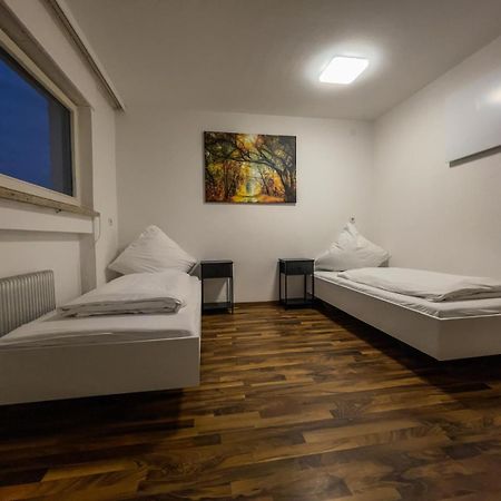 Budget Studio - 2 Einzelbetten - Parkplatz Dornbirn Bagian luar foto